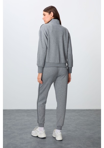 Gri Melanj Kompakt Pamuklu Kalın Pürüzsüz Dokulu Dik Yaka Oversize Fit Kadın Eşofman Takım - 95340