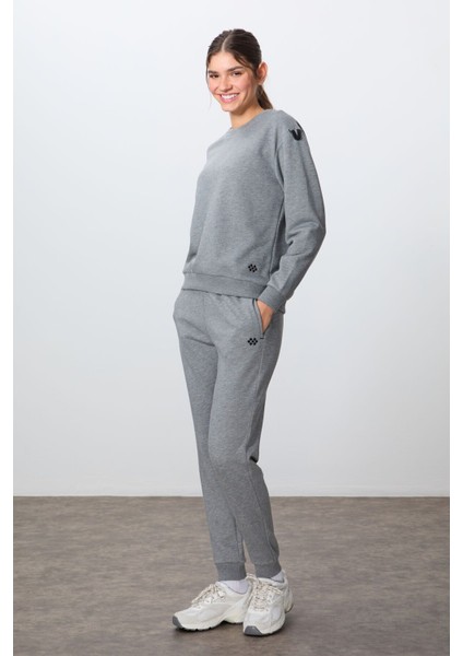 Gri Melanj Kompakt Pamuklu Kalın Pürüzsüz Dokulu O Yaka Oversize Fit Kadın Eşofman Takım - 95341