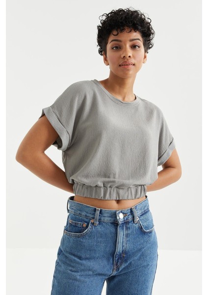 Gri Basic O Yaka Beli Lastikli Bürümcük Kumaş Kadın Crop Top T-Shirt - 97227