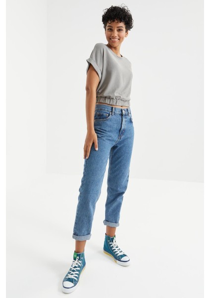 Gri Basic O Yaka Beli Lastikli Bürümcük Kumaş Kadın Crop Top T-Shirt - 97227