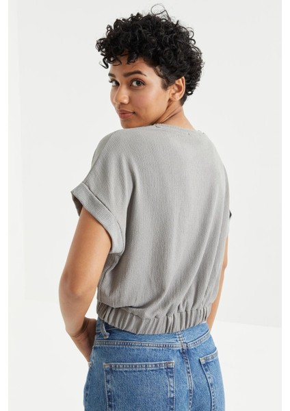 Gri Basic O Yaka Beli Lastikli Bürümcük Kumaş Kadın Crop Top T-Shirt - 97227