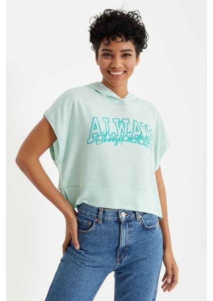 Su Yeşili Yazı Baskılı Kapüşonlu Oversize Bürümcük Kumaş Kadın Crop Top T-Shirt - 97229