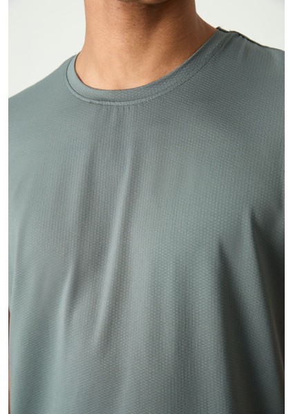 Haki Polyester Nefes Alan Dokulu İnce Esnek Standart Fit Erkek Performans T-Shirt - 88388 modelleri