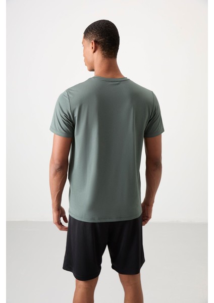 Haki Polyester Nefes Alan Dokulu İnce Esnek Standart Fit Erkek Performans T-Shirt - 88388 indirimleri