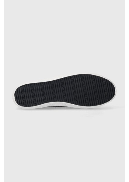 Canvas Sneaker