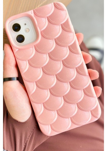 iPhone 11 Balık Sırtı Desenli Parlak Işlemeli 3 Boyutlu Kamera Çıkıntılı Kaliteli Fish Kılıf
