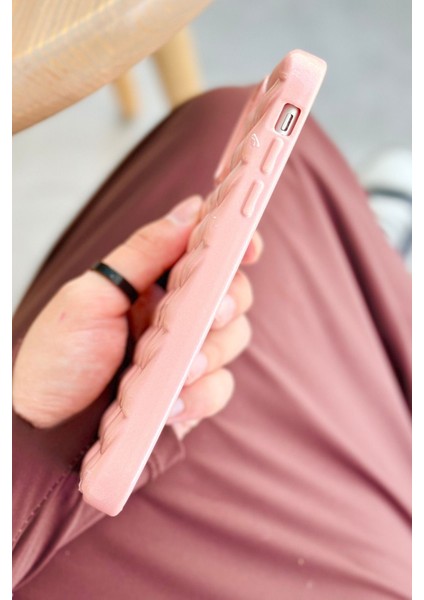 iPhone 11 Balık Sırtı Desenli Parlak Işlemeli 3 Boyutlu Kamera Çıkıntılı Kaliteli Fish Kılıf
