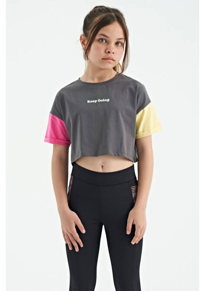 Koyu Gri Yazı Baskılı O Yaka Düşük Omuzlu Oversize Kız Çocuk T-Shirt - 75130