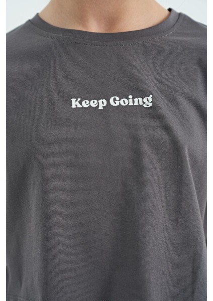Koyu Gri Yazı Baskılı O Yaka Düşük Omuzlu Oversize Kız Çocuk T-Shirt - 75130