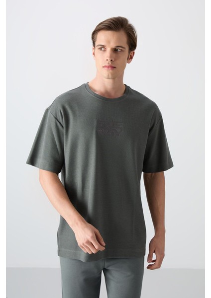 Tommy Life Haki Pamuklu Kalın Yüzeyi Dokulu Oversize Fit Baskılı Erkek T-Shirt - 88336