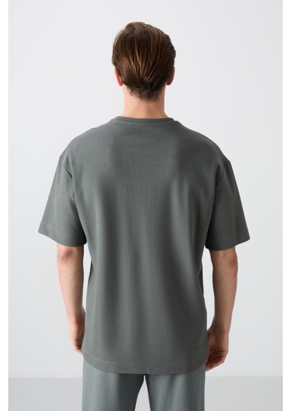 Tommy Life Haki Pamuklu Kalın Yüzeyi Dokulu Oversize Fit Baskılı Erkek T-Shirt - 88336 indirimleri