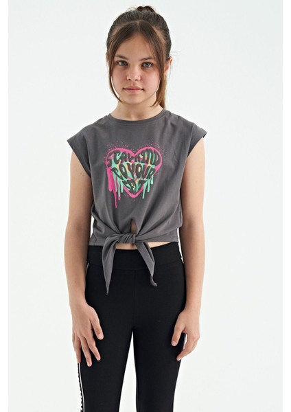 Koyu Gri Kalp Baskılı Ön Düğüm Detaylı Rahat Form Kız Çocuk T-Shirt - 75114
