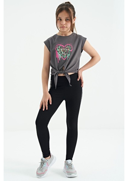 Koyu Gri Kalp Baskılı Ön Düğüm Detaylı Rahat Form Kız Çocuk T-Shirt - 75114