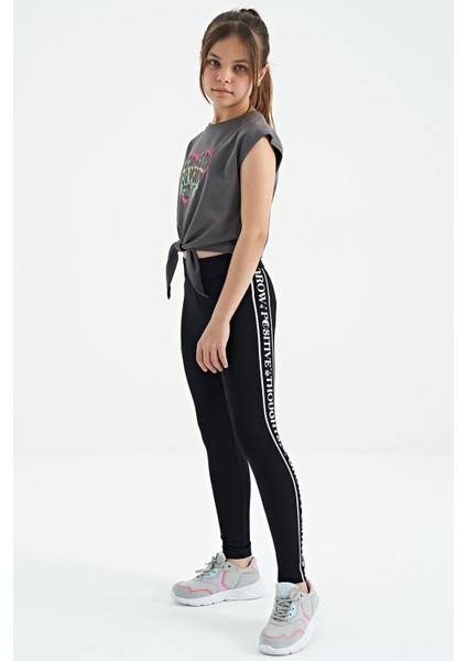 Koyu Gri Kalp Baskılı Ön Düğüm Detaylı Rahat Form Kız Çocuk T-Shirt - 75114