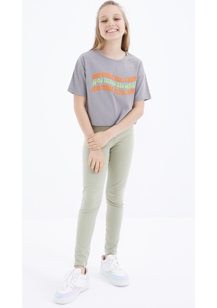 Tommy Life Gri Oversize Renkli Yazı Baskılı Düşük Omuz O Yaka Kız Çocuk Crop T-Shirt - 75038