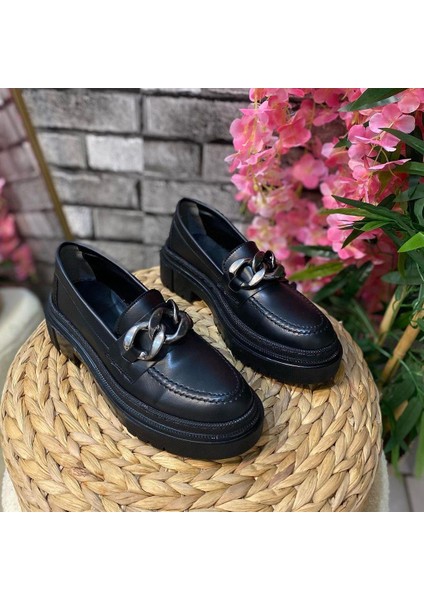 Kalın Taban Zincir Detaylı Kadın Loafer L-0162