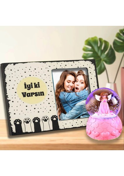 Iyi Ki Varsın Çerçeve & Pembe Peri Işıklı Kar Küresi Arkadaşa Hediye