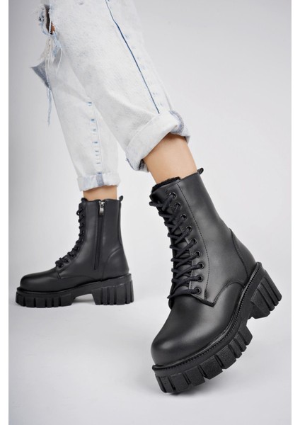 Just Kalın Taban Fermuarlı Bağcıklı Kadın Postal Bot