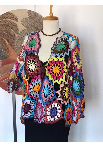 Hippybutik Çiçek Motifli Çok Renkli El Örgüsü Asimetrik Hırka fiyatları