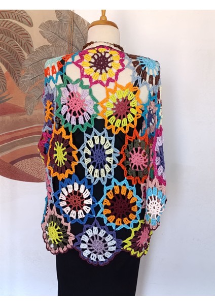 Hippybutik Çiçek Motifli Çok Renkli El Örgüsü Asimetrik Hırka modelleri