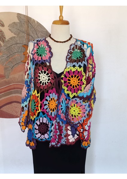 Hippybutik Çiçek Motifli Çok Renkli El Örgüsü Asimetrik Hırka fırsatları