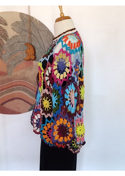 Hippybutik Çiçek Motifli Çok Renkli El Örgüsü Asimetrik Hırka indirimleri