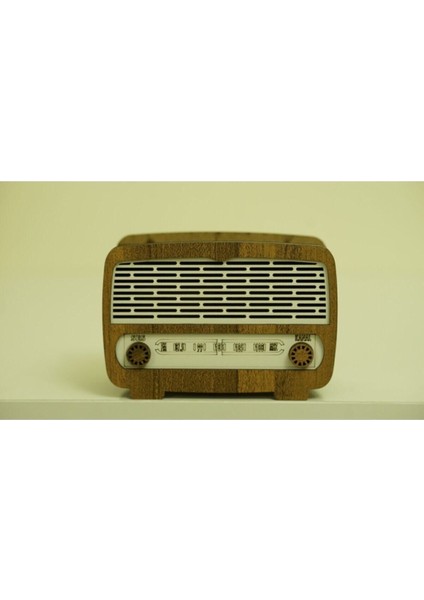 Retro tarzda radyo görünümlü dekoratif kumbara, şık ve kullanışlı ev aksesuarı