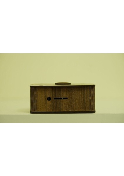 Retro tarzda radyo görünümlü dekoratif kumbara, şık ve kullanışlı ev aksesuarı modelleri