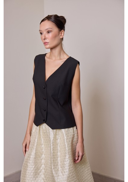 Julius Bele Oturan, Modern ve Klasik Yelek modelleri