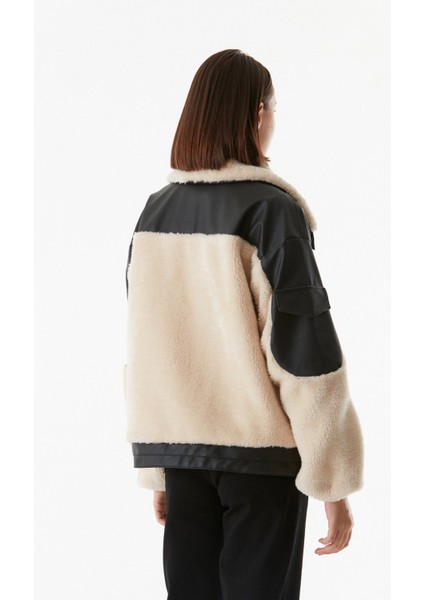 Çift Cepli Suni Deri Detaylı Peluş Mont modelleri