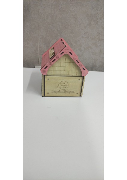 Büyük pembe ahşap ev kumbara, şık ve kullanışlı ofis dekoru için ideal fırsatları