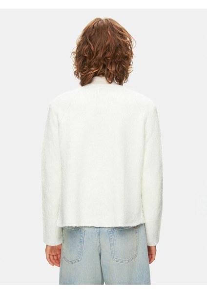 Düğmeli Yumusak Dokulu Triko Beyaz Hırka fiyatları