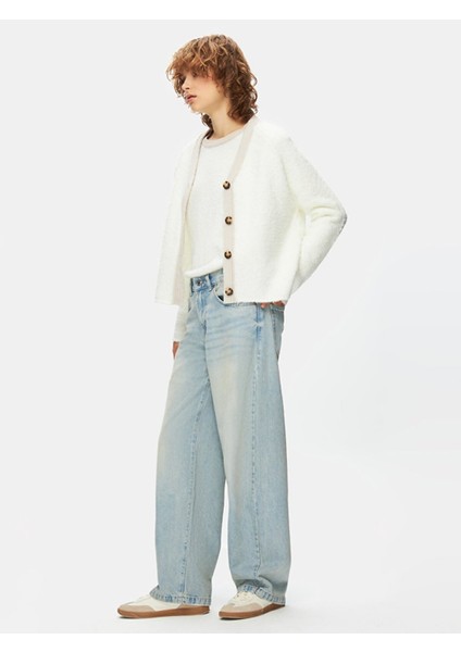 Düğmeli Yumusak Dokulu Triko Beyaz Hırka fırsatları