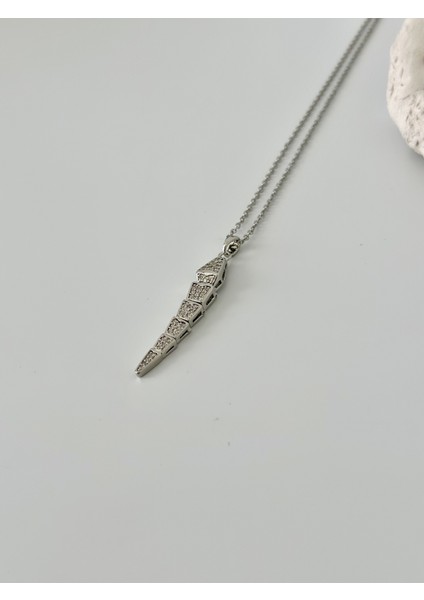 Yılan Model Zirkon Taş Detaylı Çelik Kolye