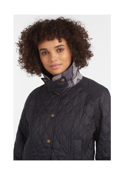 Summer Beadnell Kapitone indirimleri