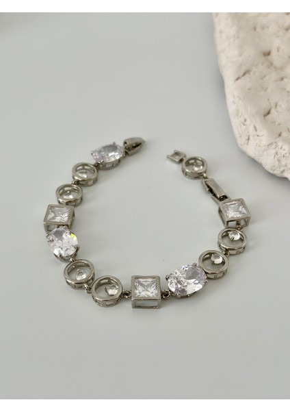 Zirkon Taş Detaylı Gümüş Renkli Çelik Bileklik