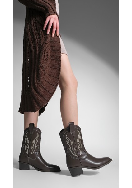 Kadın Sivri Burun Nakışlı Western Bot Tevlus Kahve
