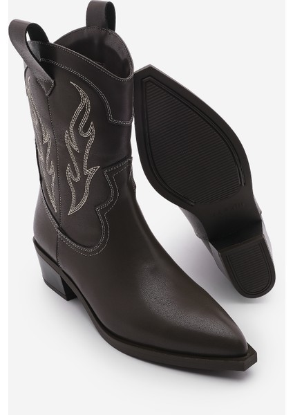 Kadın Sivri Burun Nakışlı Western Bot Tevlus Kahve