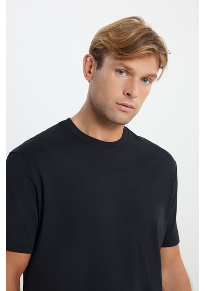 %100 Pamuk Modern Fit Normal Kesim Bisiklet Yaka Tişört fırsatları