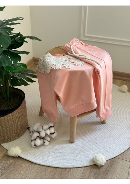 Pembe Dantel Yaka Işlemeli Eşofman Takımı