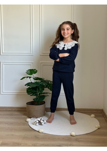 Siyah Dantel Yaka Işlemeli Eşofman Takımı