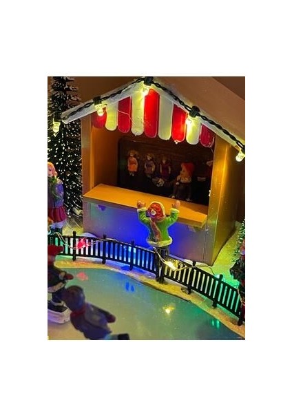 Kar Küresi , Kayak Pisti, Işıklı, Hareketli, Müzikli, Köy Evi Led, Noel Baba, Yeni Yıl, Yılbaşı fırsatları