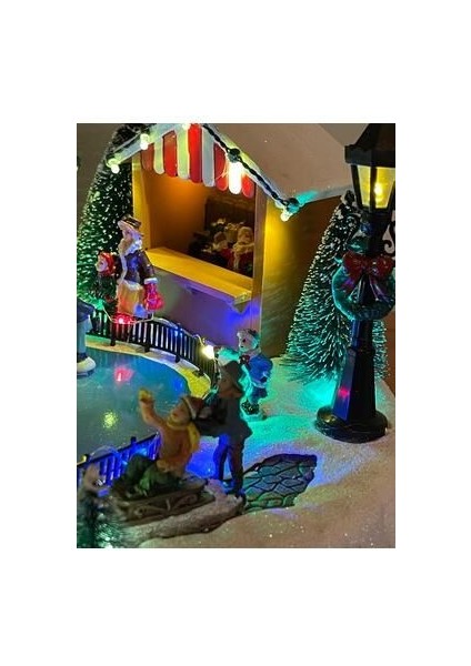 Kar Küresi , Kayak Pisti, Işıklı, Hareketli, Müzikli, Köy Evi Led, Noel Baba, Yeni Yıl, Yılbaşı indirimleri