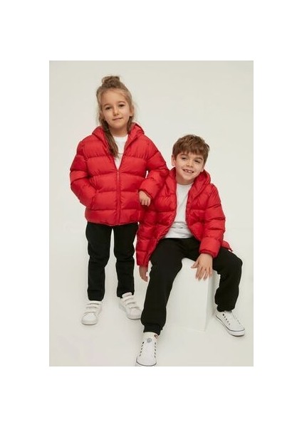 Çocuk Kapüşonlu Şişme Mont Su ve Rüzgar Geçirmez Erkek Çocuklar İçin Kırmızı fiyatları