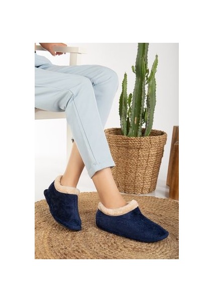 Unisex Lacivert Peluş ve Yün Astarlı Kışlık Ev Pandufu – Sıcak, Rahat ve Kaymaz Tabanlı modelleri