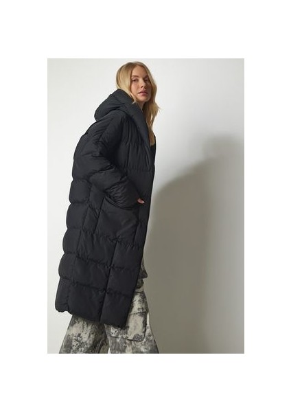 Kapüşonlu Oversize Uzun Şişme Kaban Siyah modelleri