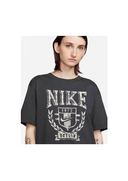 Sportswear Fleece Boyfriend Short-Sleeve Kadın Tişört fiyatları