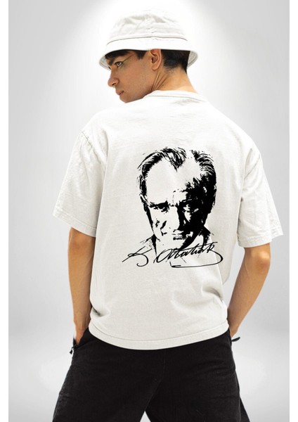 Kemal Atatürk Imza ve Silüet Beyaz Oversize Kadın Erkek Ön ve Sırt Baskılı Tişört fiyatları