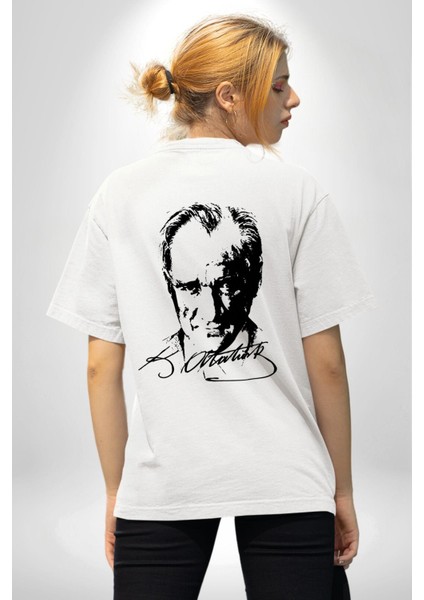 Kemal Atatürk Imza ve Silüet Beyaz Oversize Kadın Erkek Ön ve Sırt Baskılı Tişört fırsatları