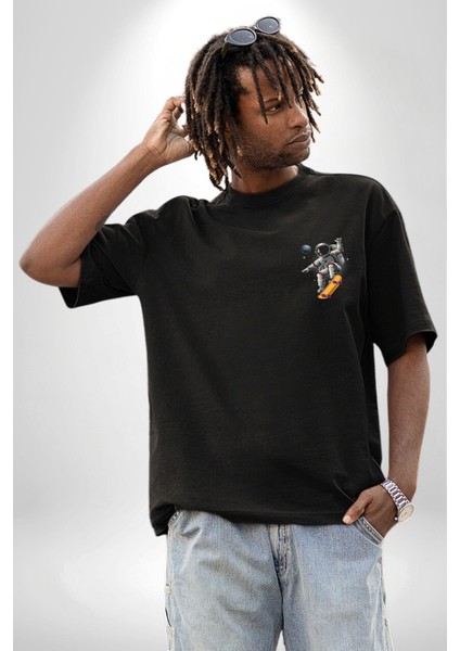 Atronot Kaykay Uzay Mars Siyah Oversize Kadın Erkek Ön Sol Yan Minimal Baskılı Tişört